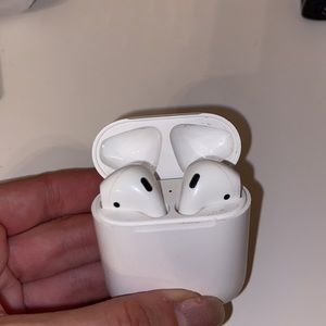AirPods second generation like new with box